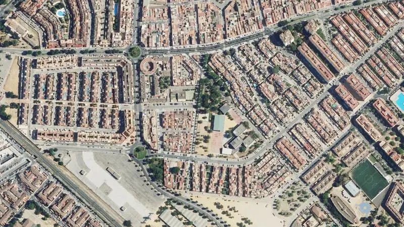 Vista aérea del entorno de la estación Dos Hermanas (ortofoto PNOA)