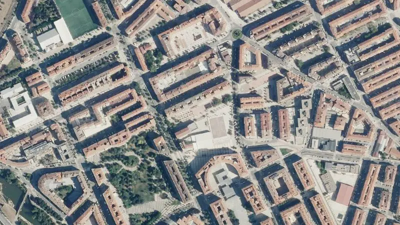 Vista aérea del entorno de la estación Pamplona - Rochapea (ortofoto PNOA)
